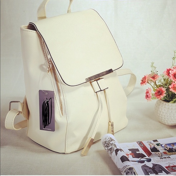 ✨ Boutique Backpack ✨ - Picture 4 of 8